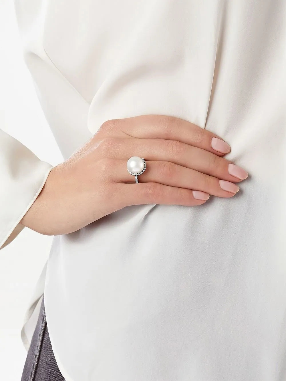 18kt white gold Classic south sea pearls and diamond ring