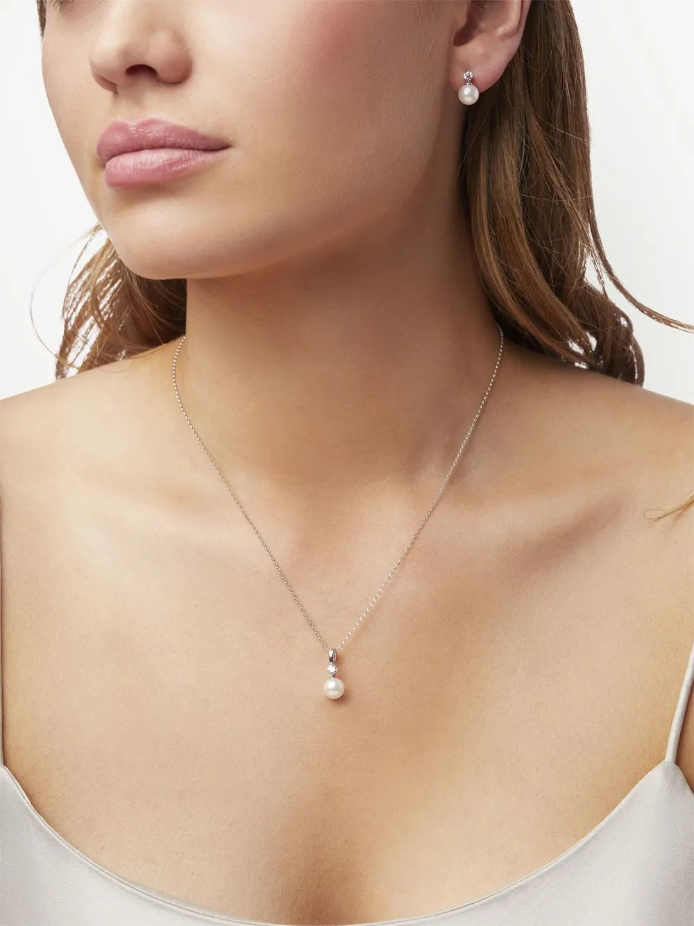 18kt white gold Classic Akoya pearl and diamond necklace
