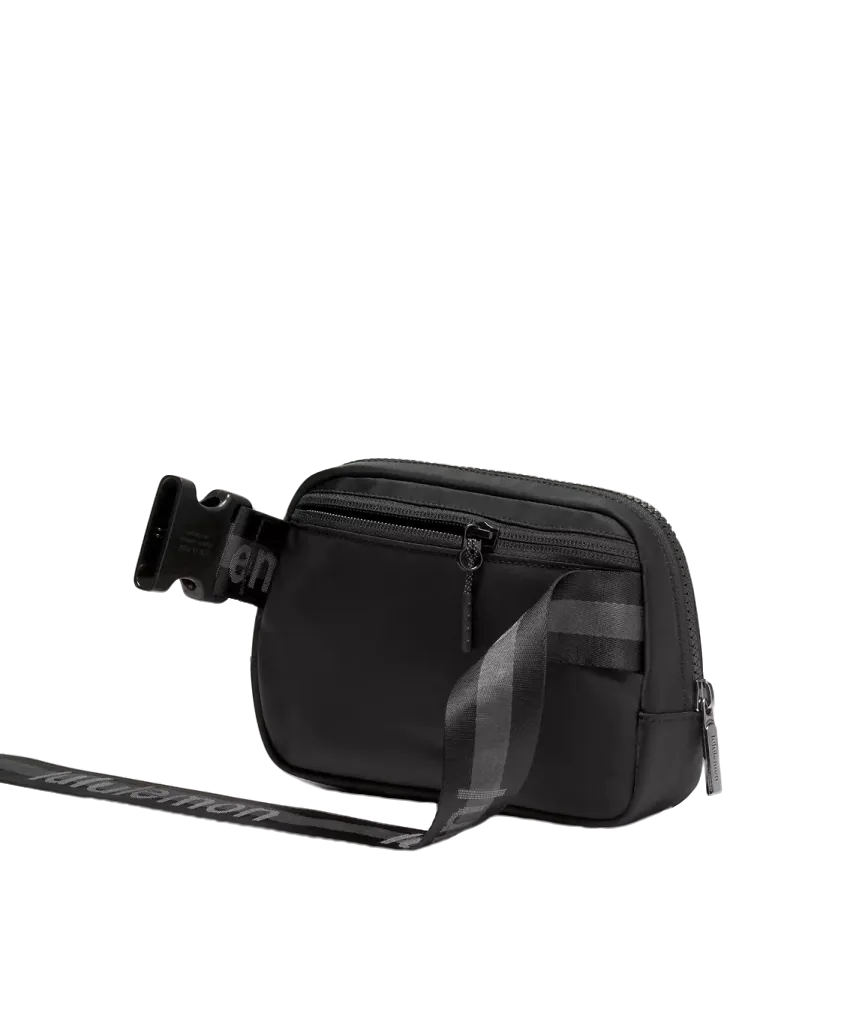 Lululemon Everywhere Belt Bag 1L Wordmark Black/Graphite Grey/Solar Grey