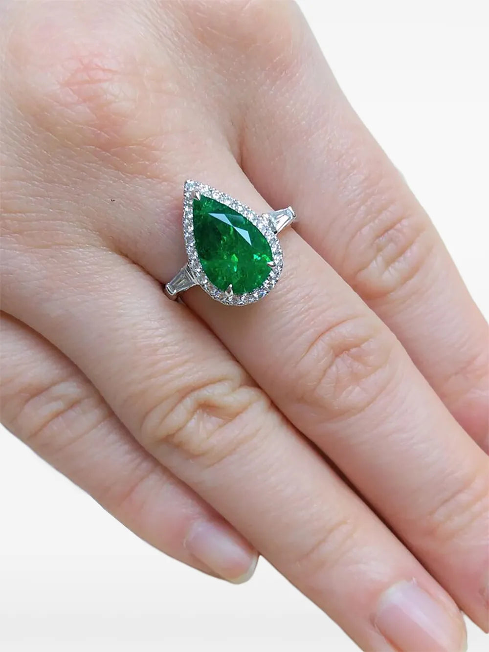 18k white gold diamond and emerald ring