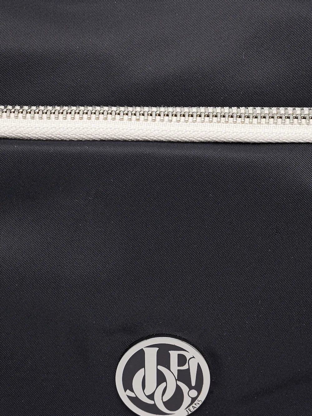 logo-strap zip-fastening crossbody bag