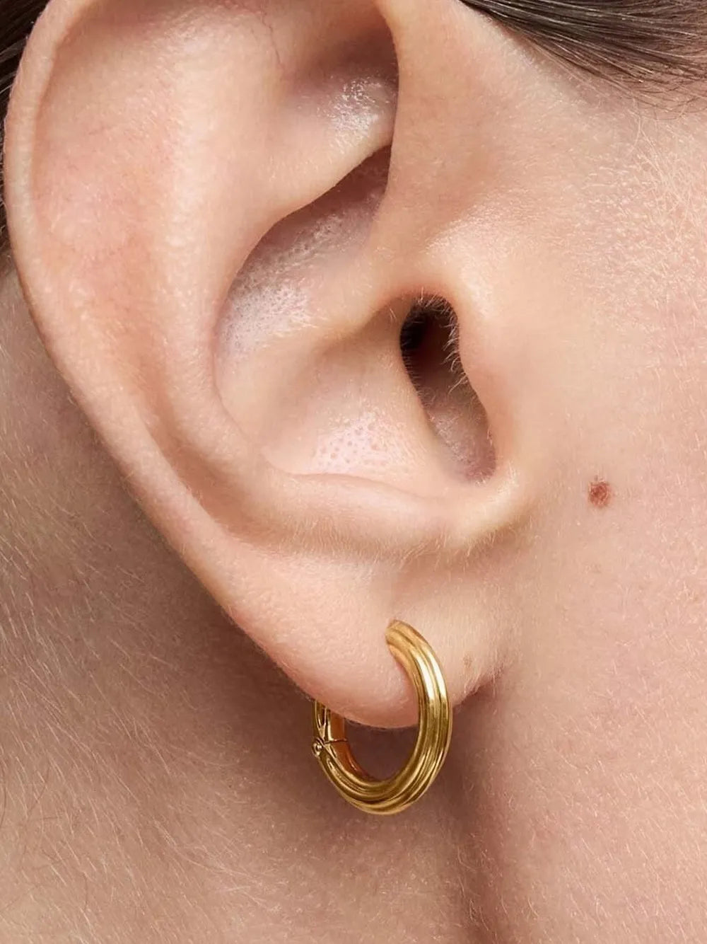 polished-finish hoop earrings