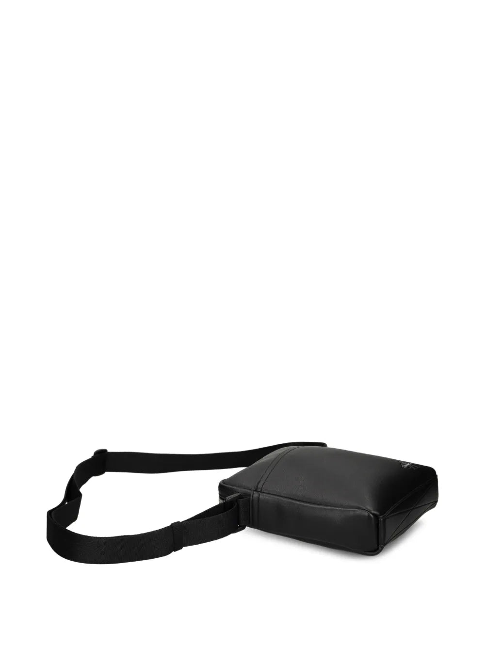 zip-fastening shoulder bag
