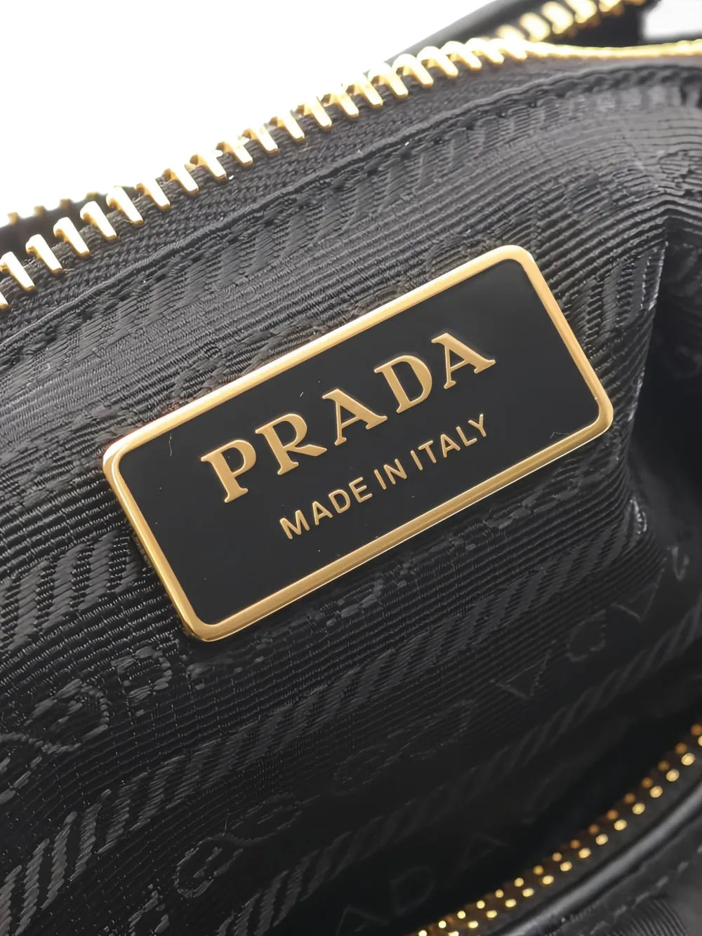 2020a leather shoulder bag