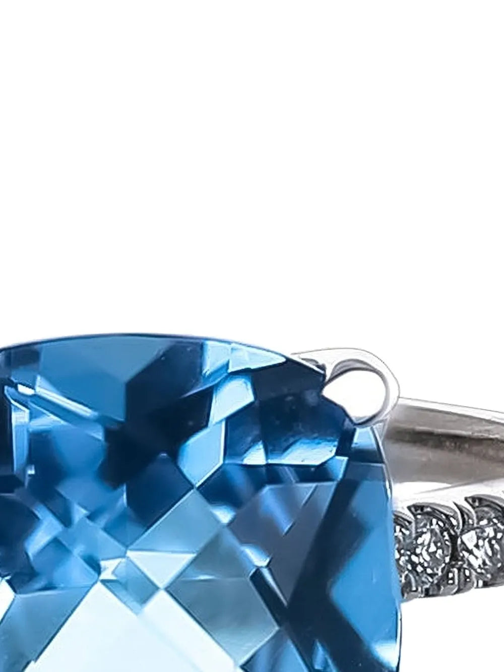 18kt white gold Swiss Topaz ring