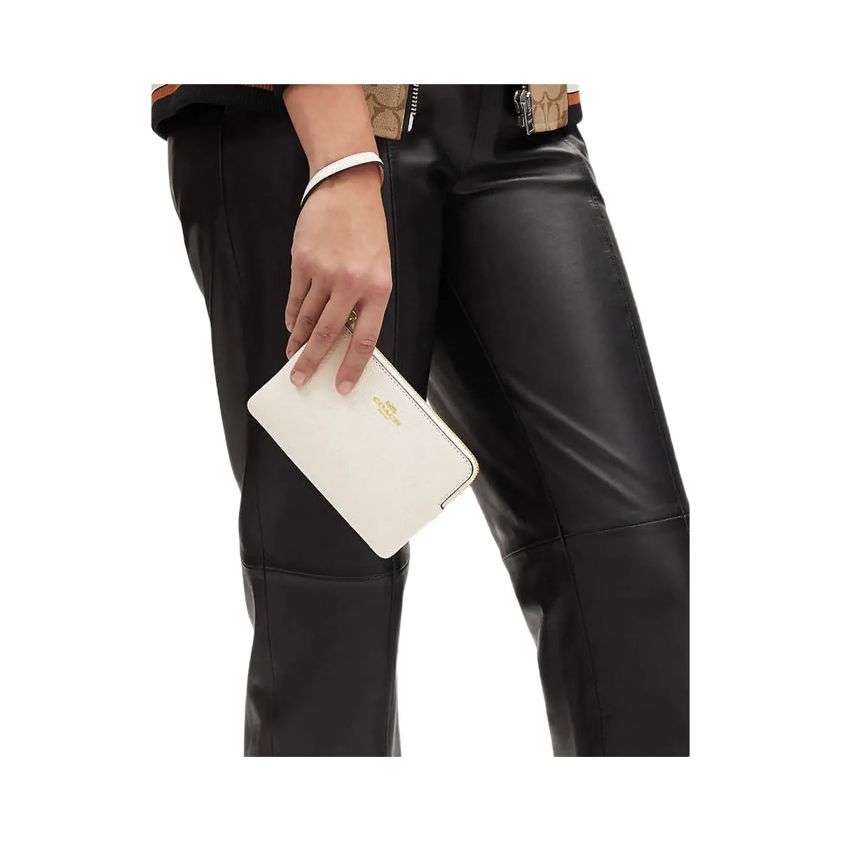 Coach Corner Zip Wristlet Pebbled Leather-Gold-Chalk