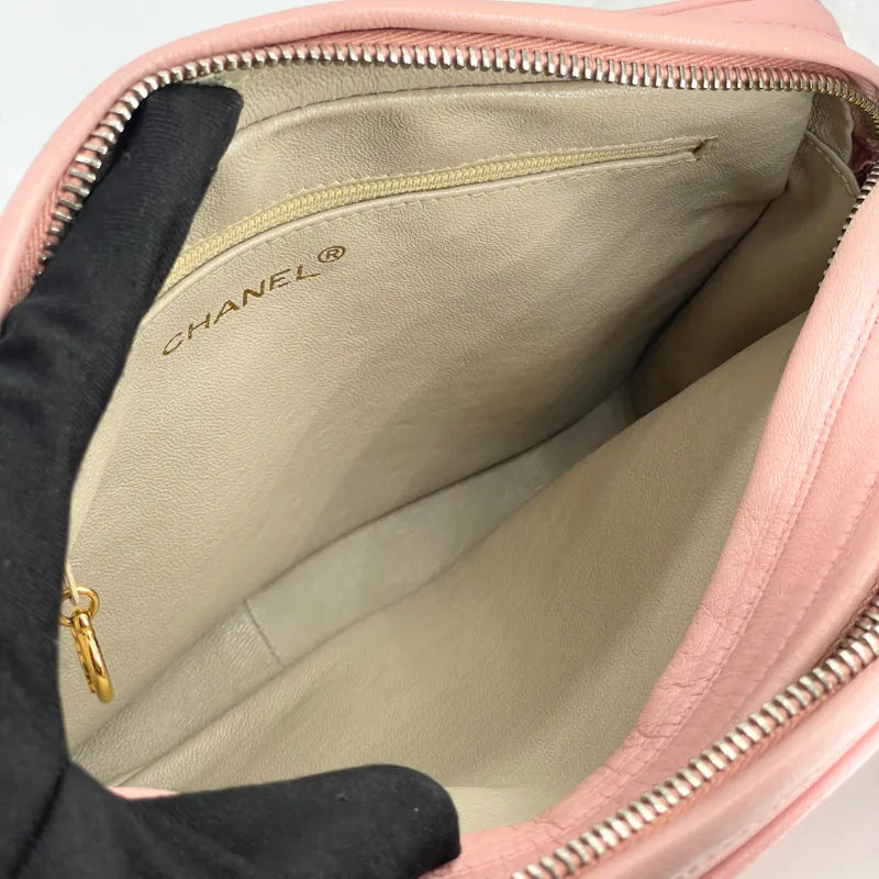 C566 - CHANEL Vintage Pink Lambskin Camera Bag
