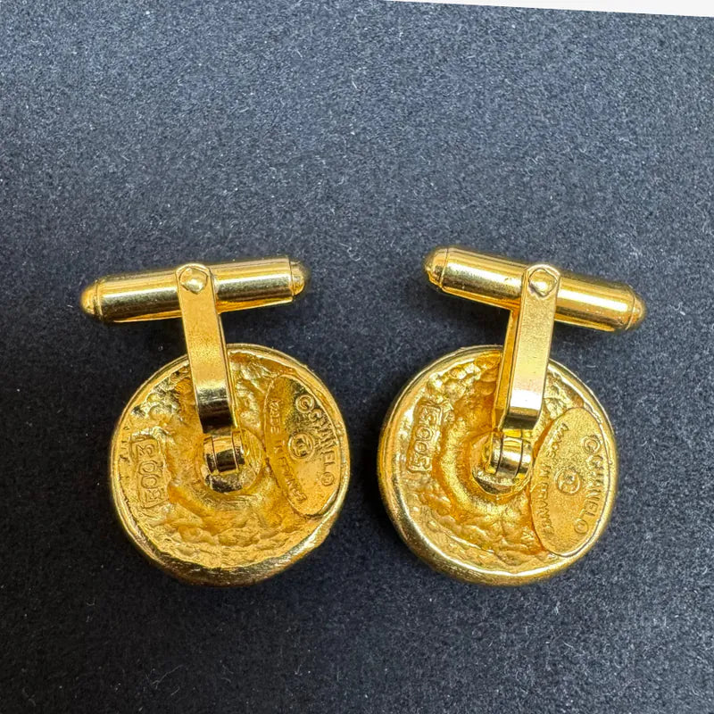 JU195 - CHANEL Cuff Buttons