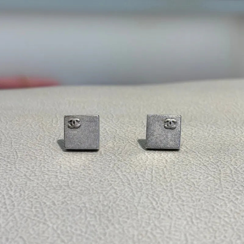 JX592 - CHANEL Sliver Square CC Logo Earrings