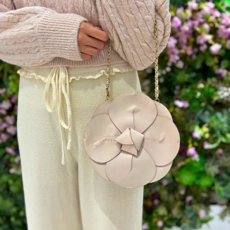 C531 - CHANEL Vintage Pale Pink Calfskin Camellia Wristlet Evening Bag