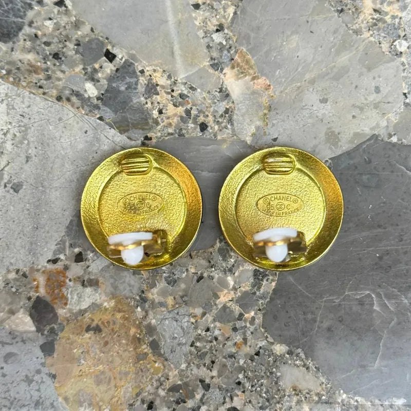 RC755 - CHANEL 1995 Vintage CC Button Black And Gold Plated Clip-On Earrings