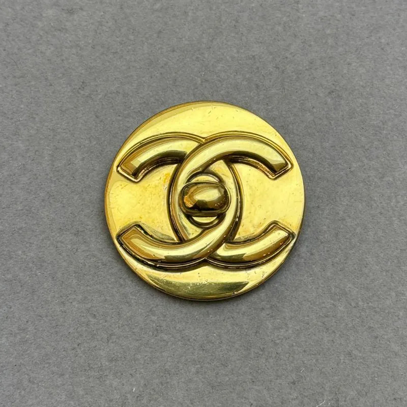 JW944 - CHANEL Vintage CC Logo Round Pin Gold Brooch