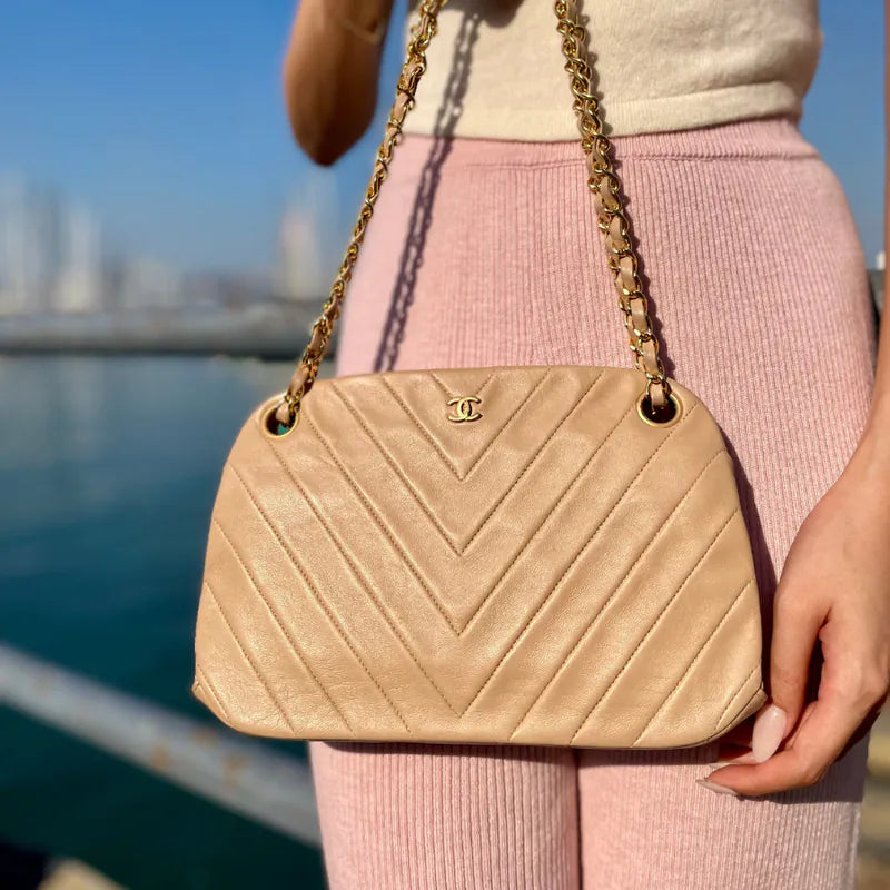 RB447 - CHANEL Vintage Beige Lambskin Chevron Handbag