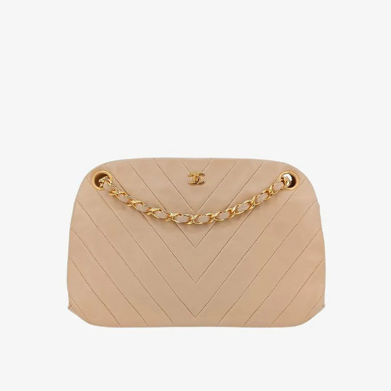 RB447 - CHANEL Vintage Beige Lambskin Chevron Handbag