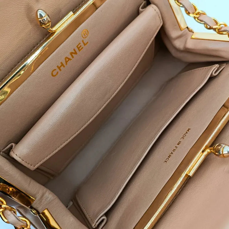 RB447 - CHANEL Vintage Beige Lambskin Chevron Handbag
