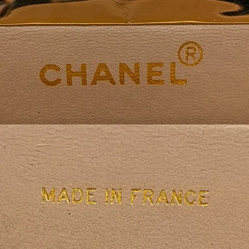 RB447 - CHANEL Vintage Beige Lambskin Chevron Handbag