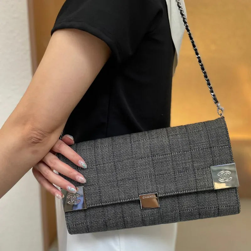 JU391 - CHANEL Vintage Black Denim Chocolate Bar Flap Bag