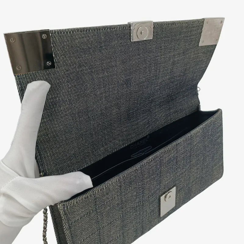 JU391 - CHANEL Vintage Black Denim Chocolate Bar Flap Bag