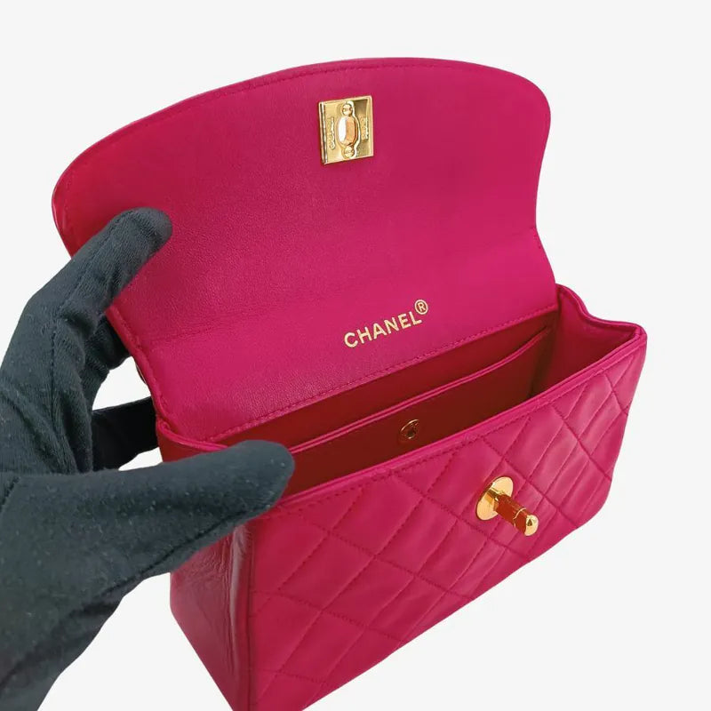 RA627 - CHANEL Vintage Pink Lambskin Gold Chain Flap Bag