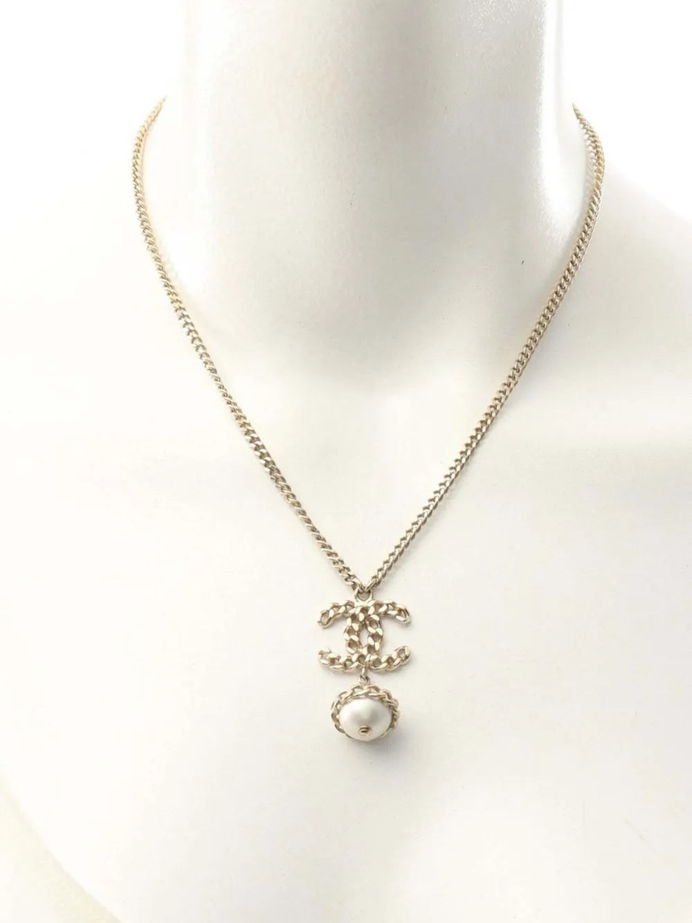 2016 Gold Plated Faux Pearl CC Pendant Necklace costume necklace