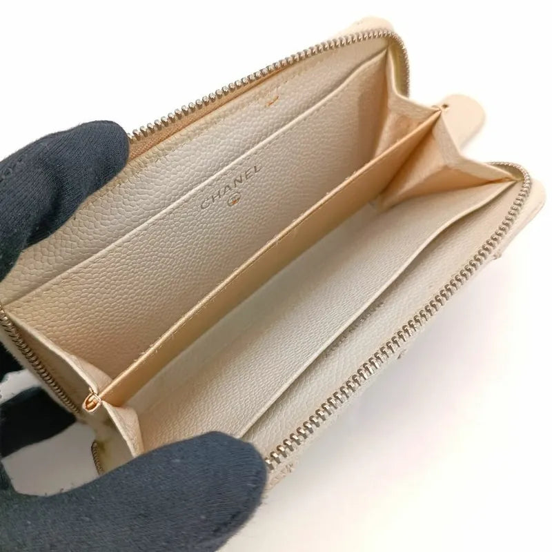 RA024 - CHANEL Vintage White Caviar Leather Zipped Coin Purse