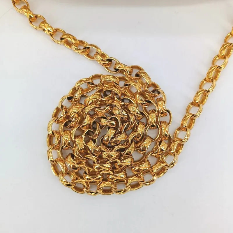 JT248 - CHANEL Vintage Beige Lambskin Tassels Gold Chain Camera Bag
