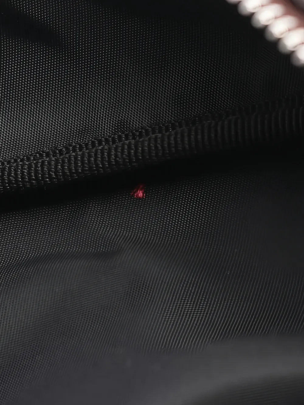 10s logo-embossed wash bag