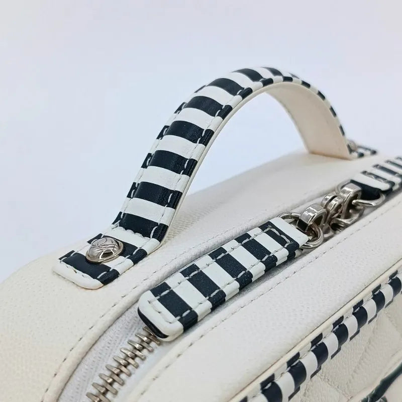 JAH168 - CHANEL Bicolor White/Black Caviar Leather Vanity Case Bag