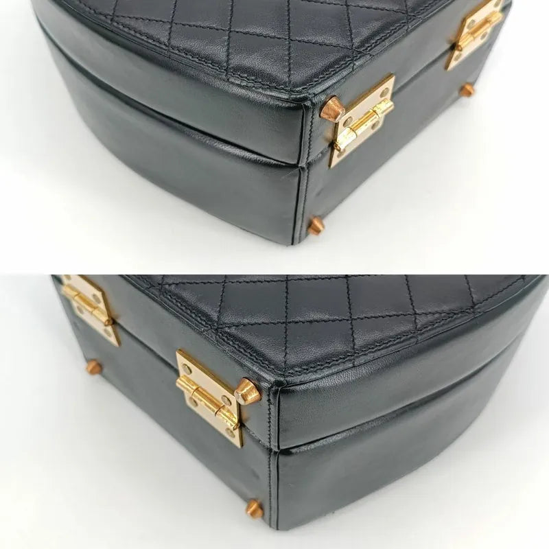 RA638 - CHANEL Vintage Black Lambskin Quilted Vanity Case
