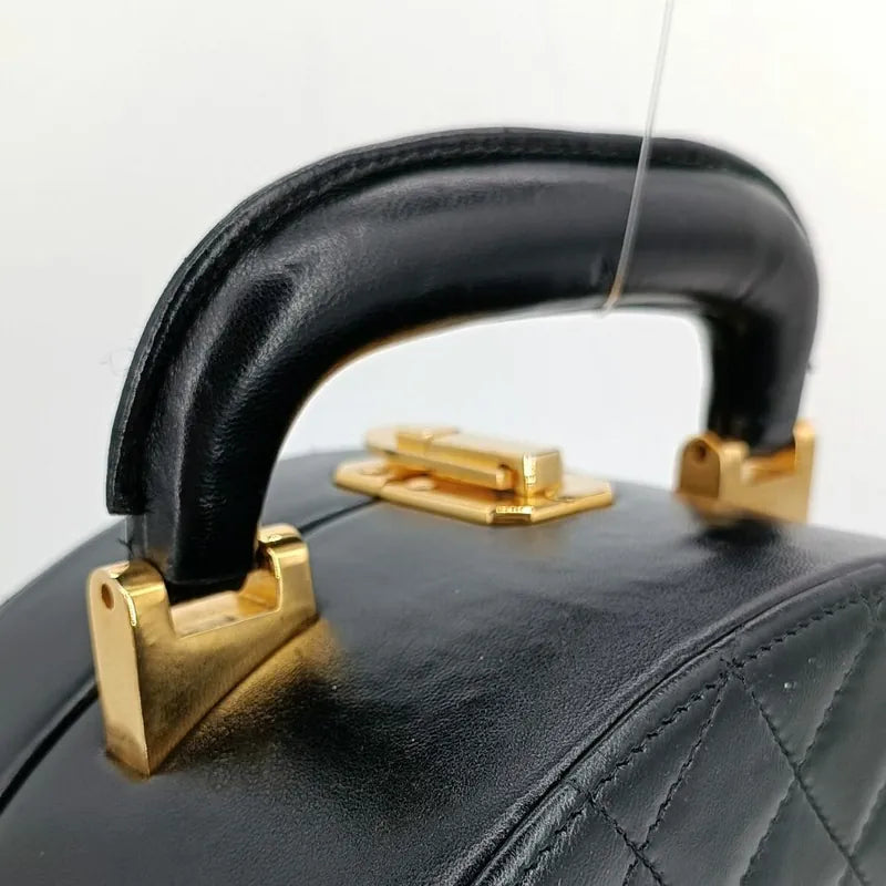 RA638 - CHANEL Vintage Black Lambskin Quilted Vanity Case