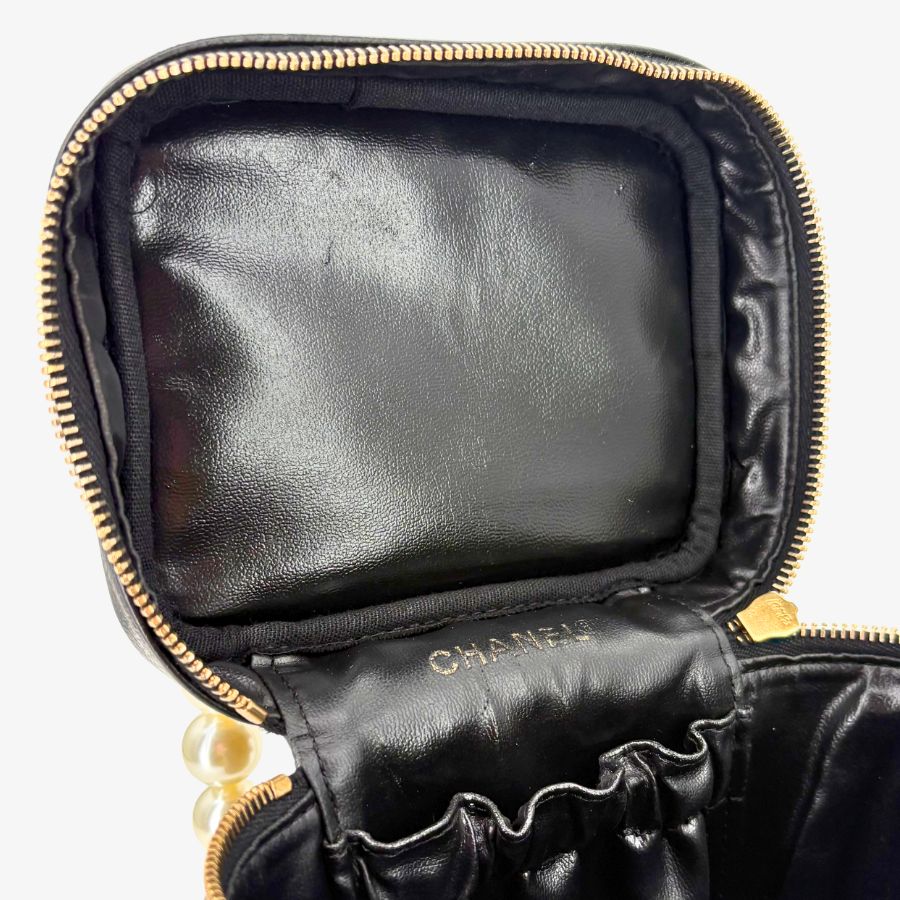 JT247 - CHANEL Vintage Black Vanity Case Bag