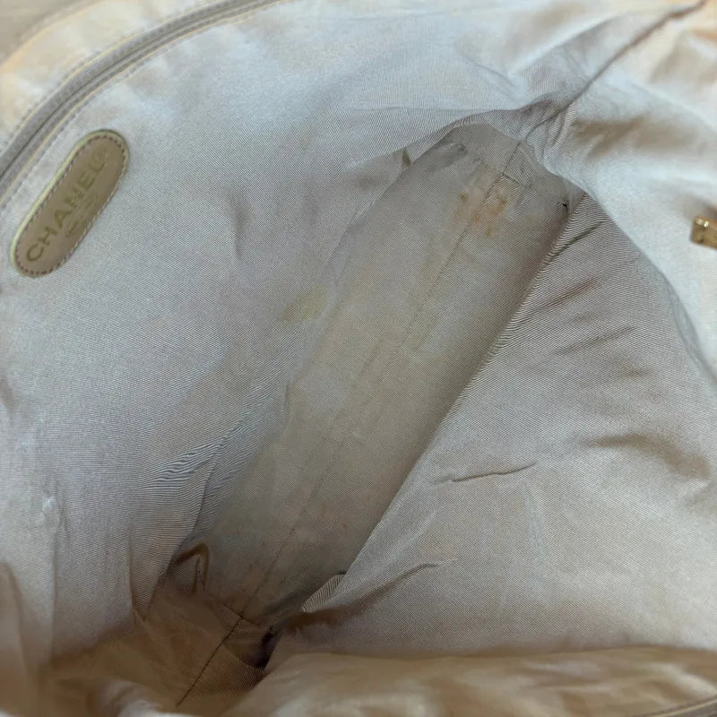 JY840 - CHANEL Vintage Beige Lambskin CC Embossed Tote Bag
