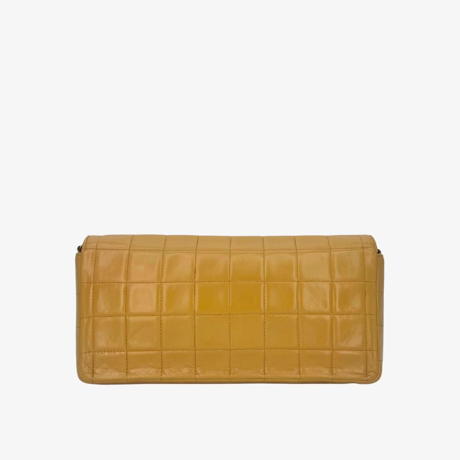 JZ390 - CHANEL Vintage Beige Lambskin Chocolate Bar Flap Bag