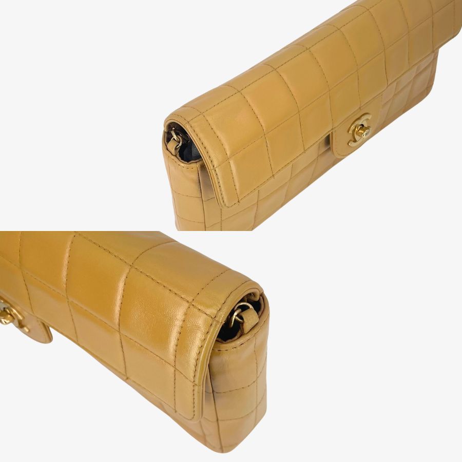 JZ390 - CHANEL Vintage Beige Lambskin Chocolate Bar Flap Bag