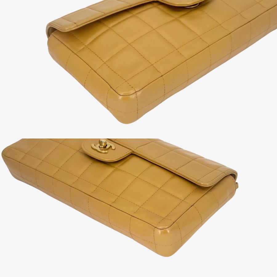 JZ390 - CHANEL Vintage Beige Lambskin Chocolate Bar Flap Bag