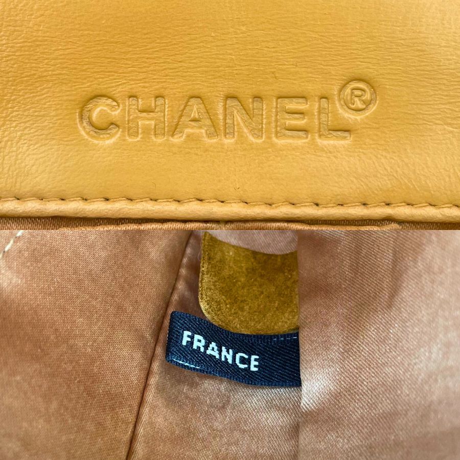 JZ390 - CHANEL Vintage Beige Lambskin Chocolate Bar Flap Bag