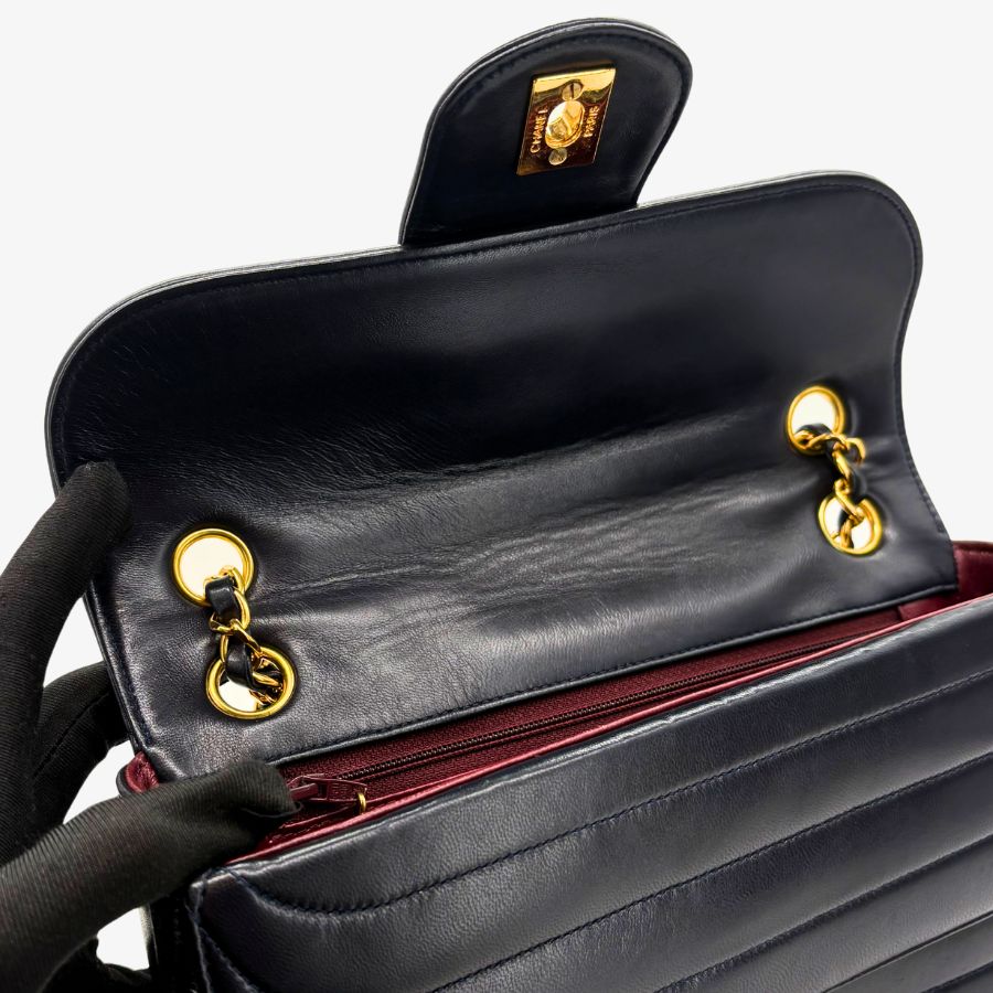 KA748 - CHANEL Vintage Navy Lambskin Horizontal Stripes Flap Bag