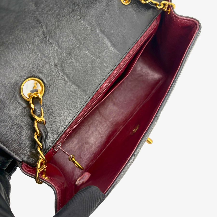 RG433 - CHANEL Vintage Black Lambskin 22cm Diana Flap Bag