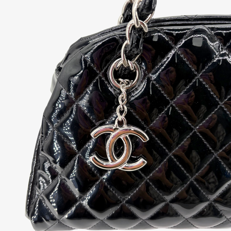 CS041 - CHANEL Vintage Black Mademoiselle Leather CC Charm Shoulder Bag