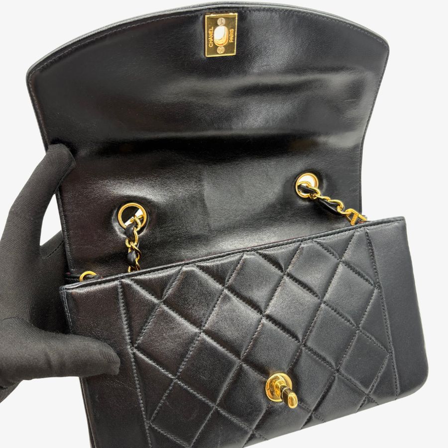 CS044 - CHANEL Vintage Black Lambskin 22cm Diana Flap Bag