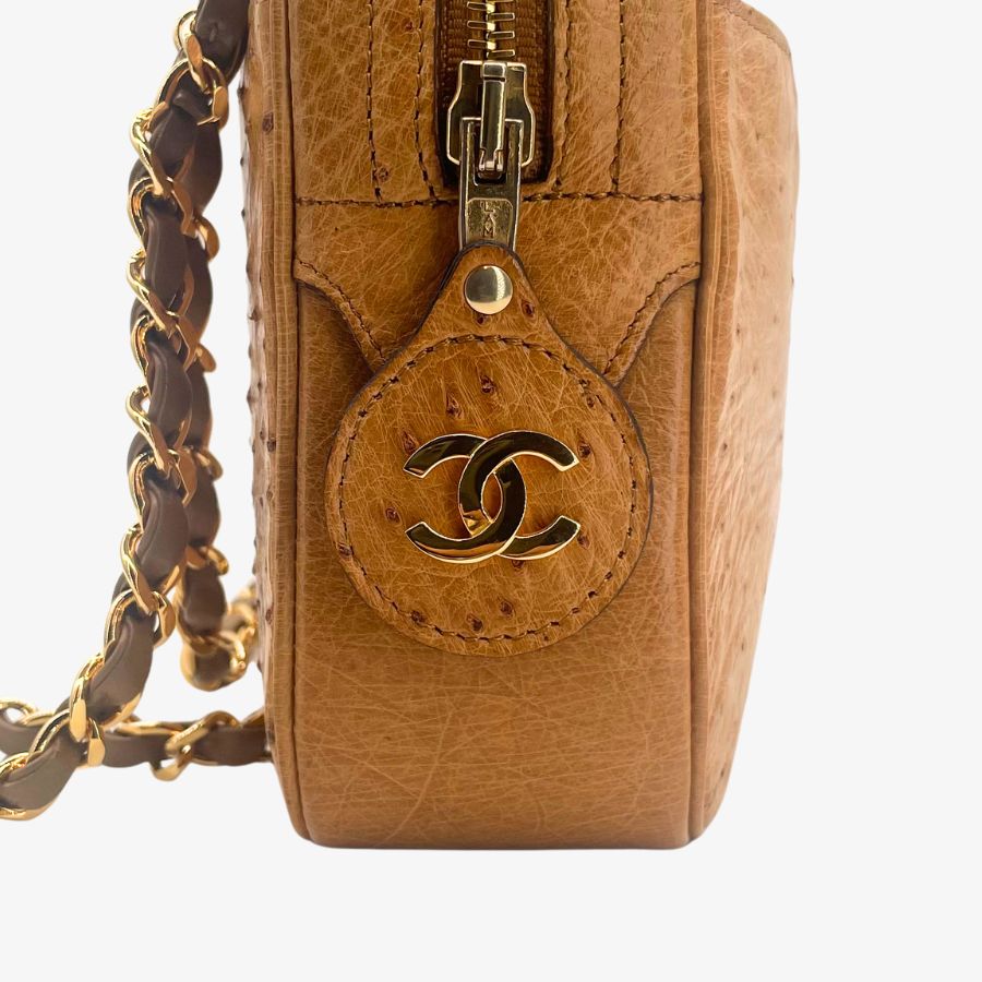 CS051 - CHANEL Vintage Beige Ostrichskin Camera Bag