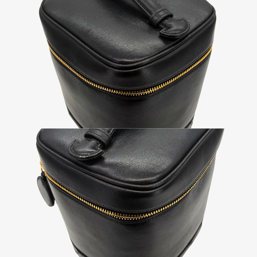 CS059 - CHANEL Vintage Black Lambskin Vanity Case Bag