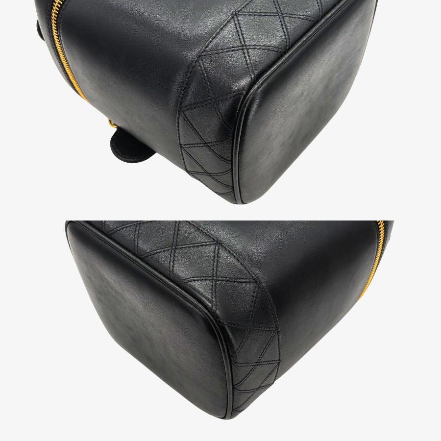CS059 - CHANEL Vintage Black Lambskin Vanity Case Bag