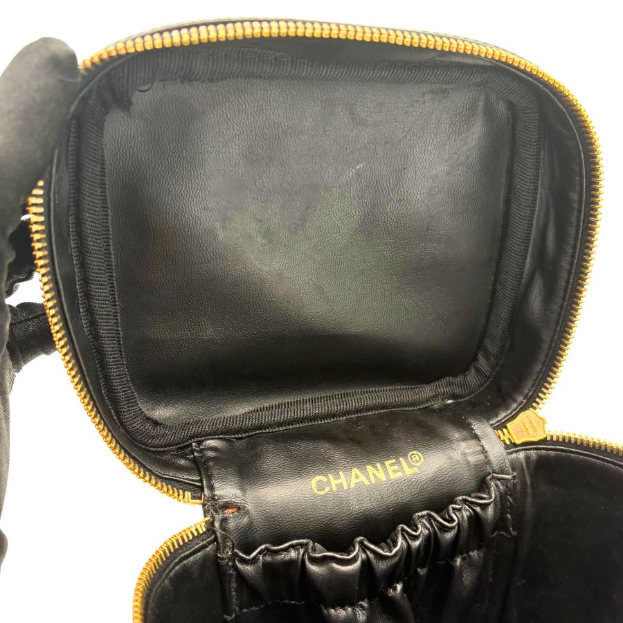 CS059 - CHANEL Vintage Black Lambskin Vanity Case Bag