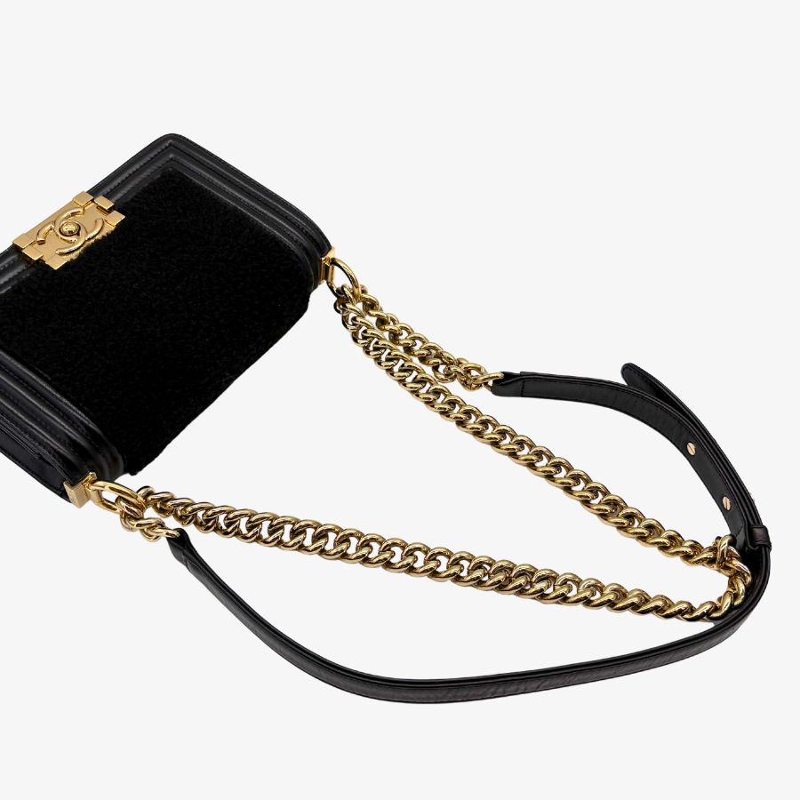 CS063 - CHANEL Boy Black Shearling Leather &amp; Calfskin 20cm Flap Bag
