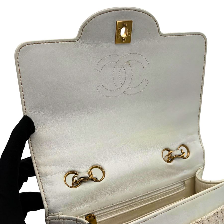 CS068 - CHANEL Vintage White/Beige Tweed Square Flap Bag