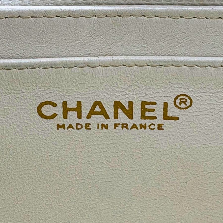 CS068 - CHANEL Vintage White/Beige Tweed Square Flap Bag