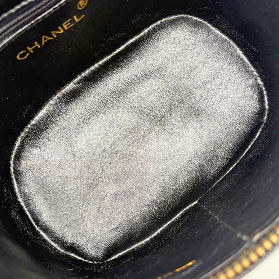 CS069 - CHANEL Vintage Black Lambskin Tassel Bucket Bag