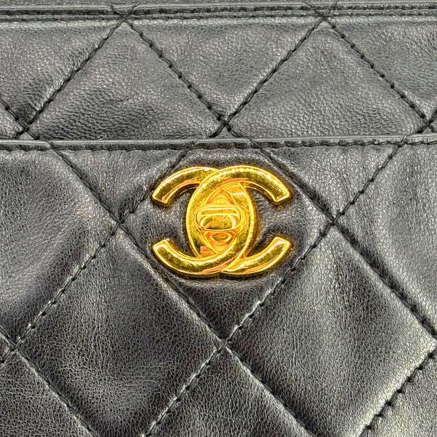 RG704 - CHANEL Vintage Black Lambskin Camera Bag