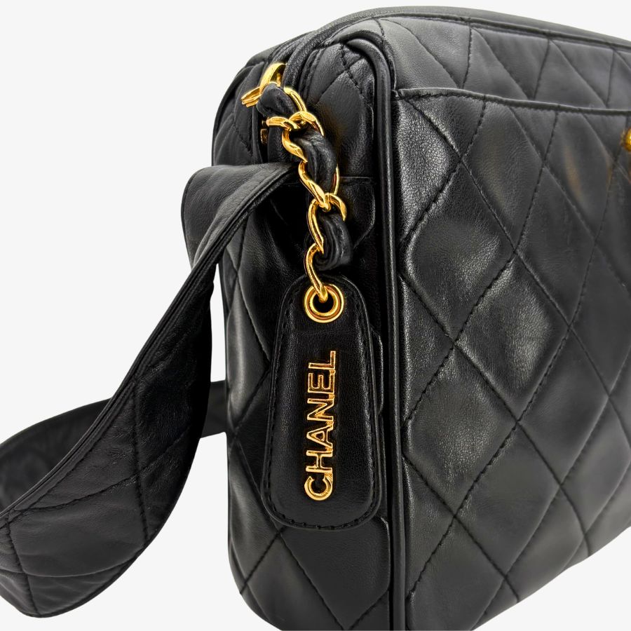 RG704 - CHANEL Vintage Black Lambskin Camera Bag